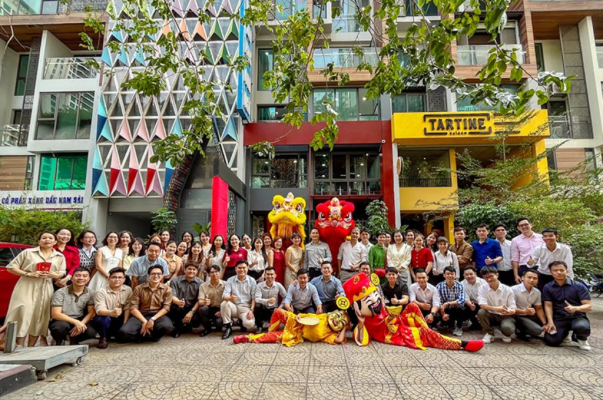 Toàn thể nhân viên Đại Cát Á (văn phòng HCM) chụp ảnh lưu niệm ngày khai Xuân 2026.