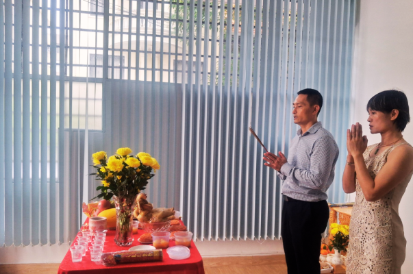 Lễ cúng khai Xuân tại văn phòng Kho vận HCM mang theo lời cầu chúc "Vạn sự hanh thông" cho mọi hoạt động giao nhận hàng hóa của công ty